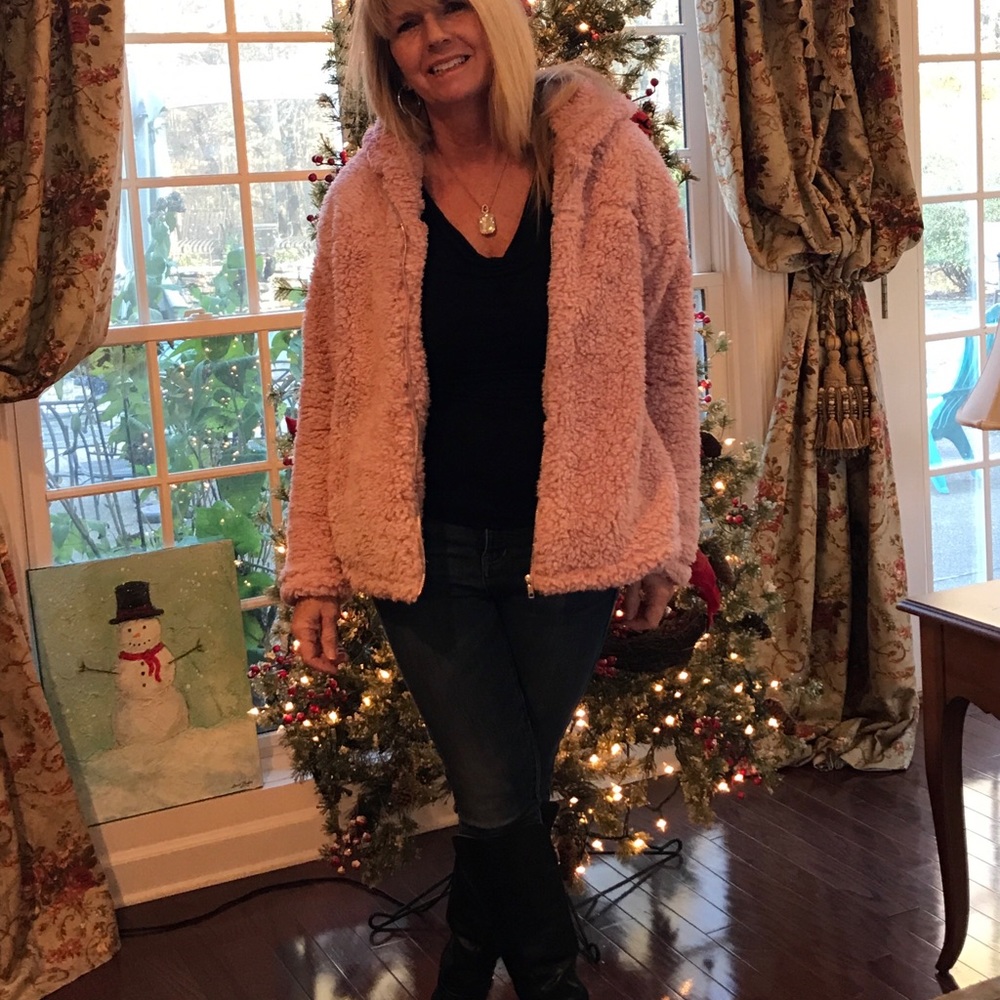 🎉BIG SALE!!🎉BLUSH PINK FAUX FUR SHERPA COAT!! - Picture 6 of 8